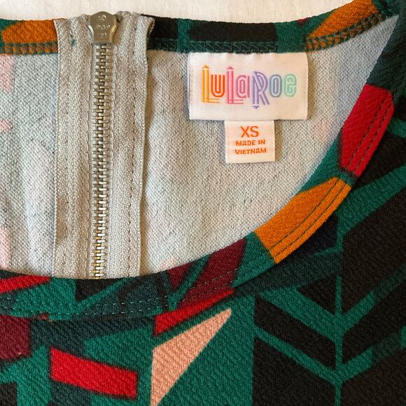 Lularoe Women’s Short Sleeve Screw Neck Knee Length Dress size XS, Red & Green - Picture 6 of 11